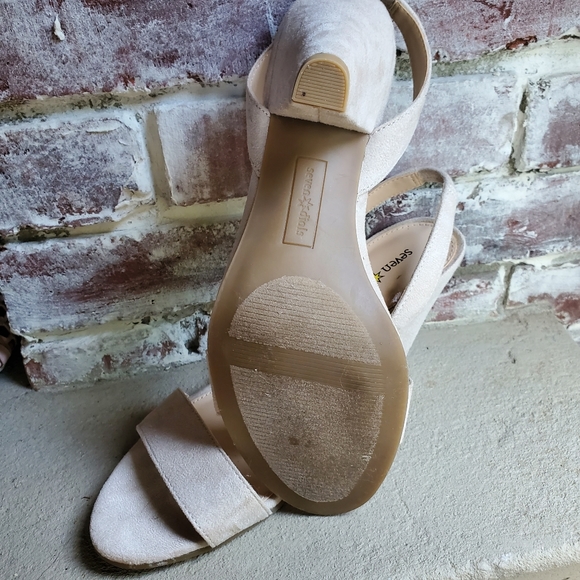 Ladies heels - Picture 4 of 4